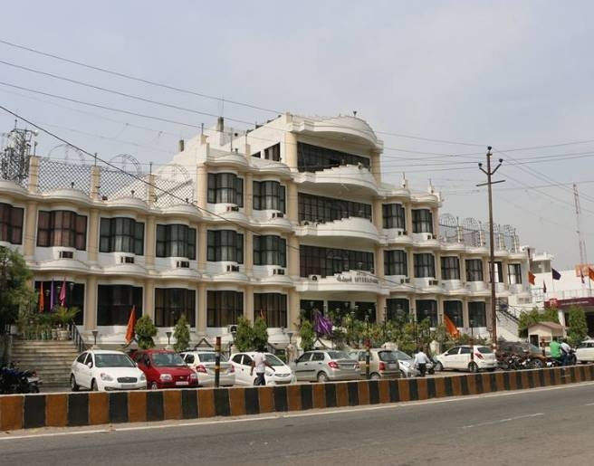 clarks international delivery