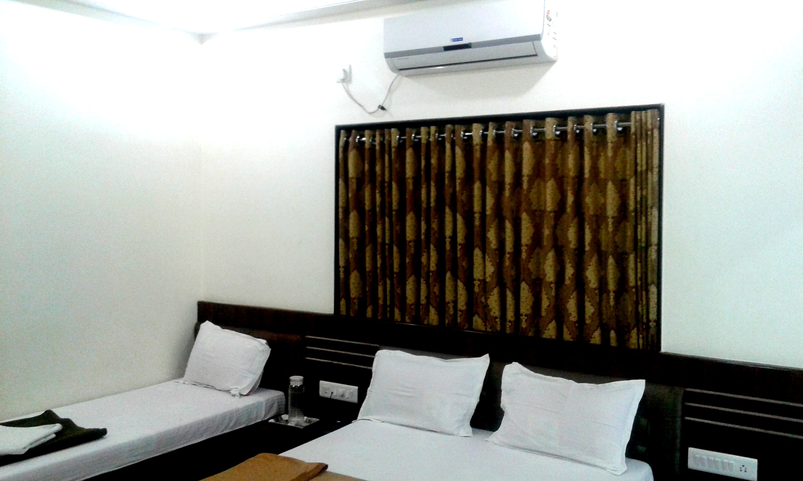 Hotel Kiara Govind Park - Tap to explore photos