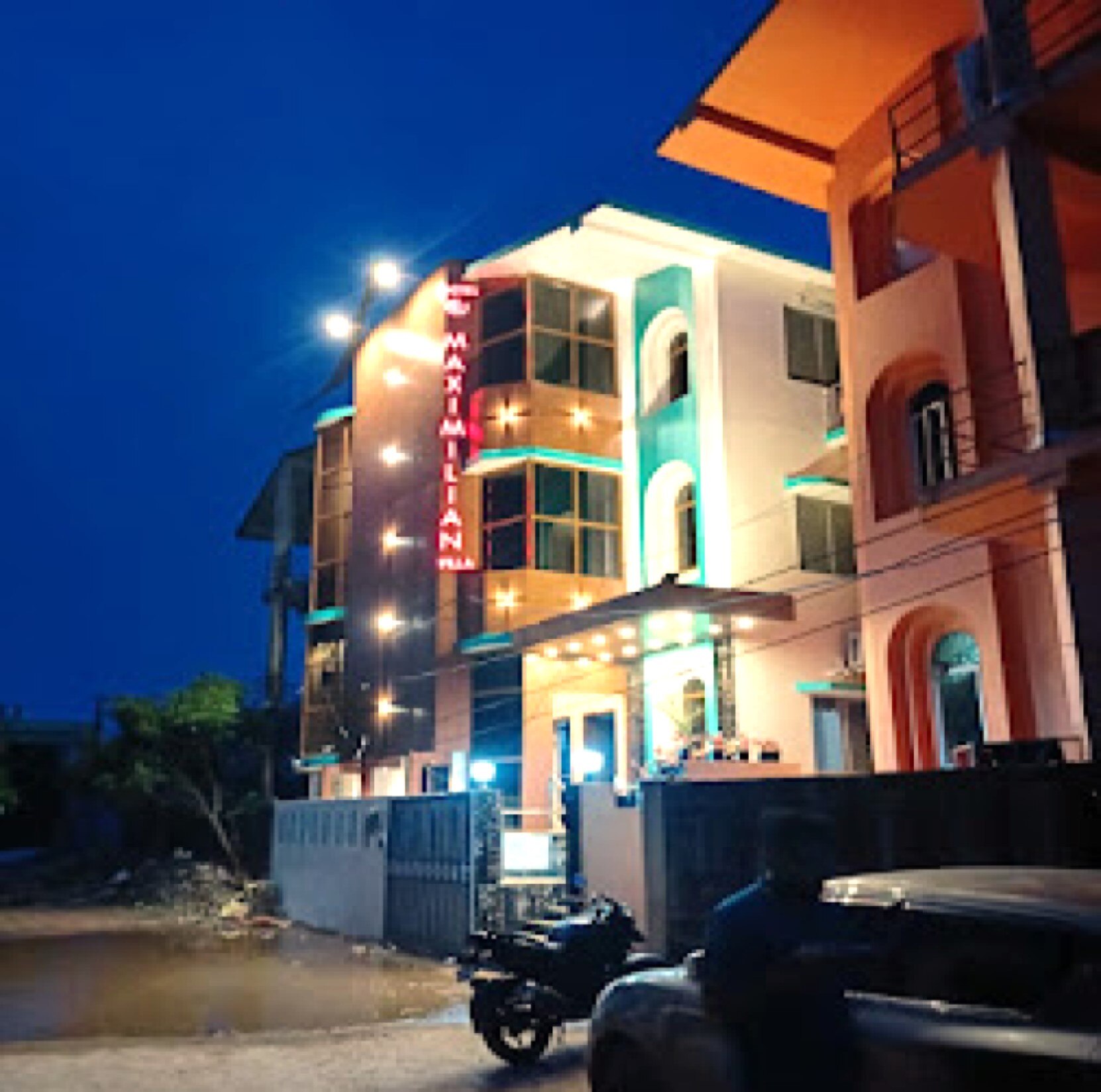 Hotel Maximilian Villa - Tap to explore photos