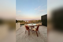 Lakeview Manor w/ Lawn & Terrace | Evara Luex Stay, Umargam