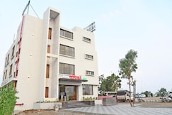Hotel Radhika NX, Dhule