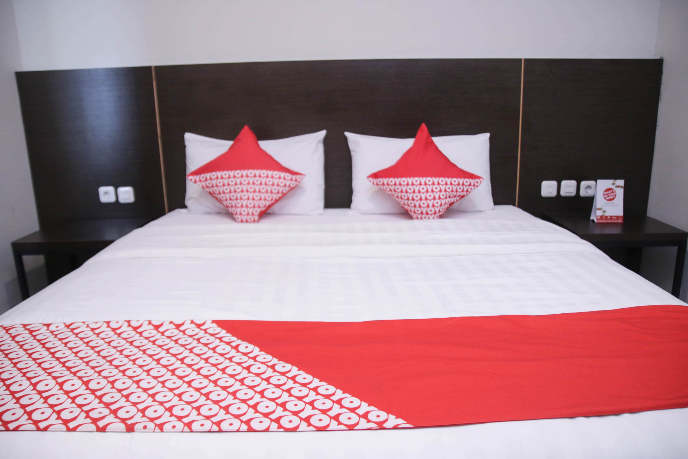 OYO 1006 Azzahra Guest House - Tap to explore photos