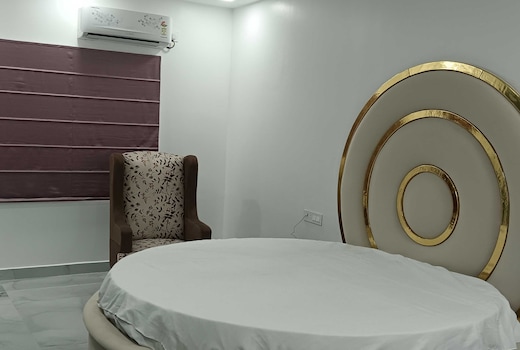 Hotel O Baba Dhaba Restaurant & Hotel