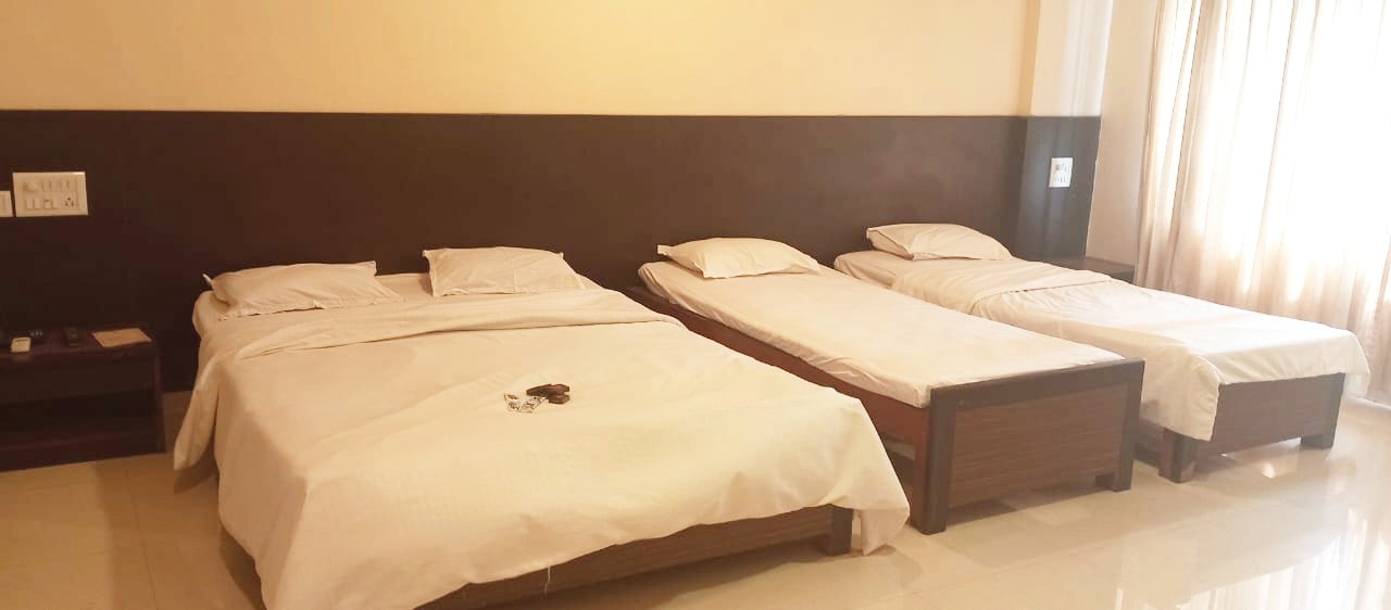 FAMILY AC ROOM ( 4 PAX )