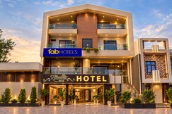FabHotel Rudraksh Inn, Indore