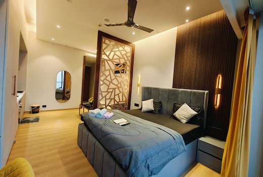 Lavish City Views Cozy Comfort
