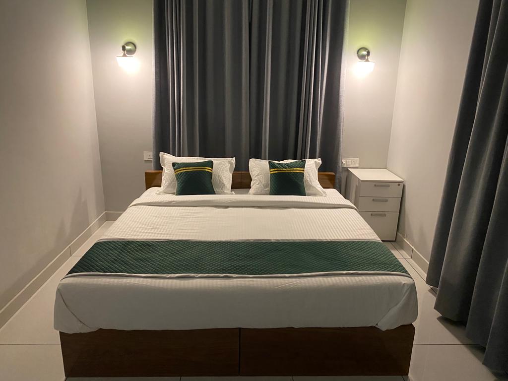HOLLYWOOD ROOMS WAYANAD - Tap to explore photos