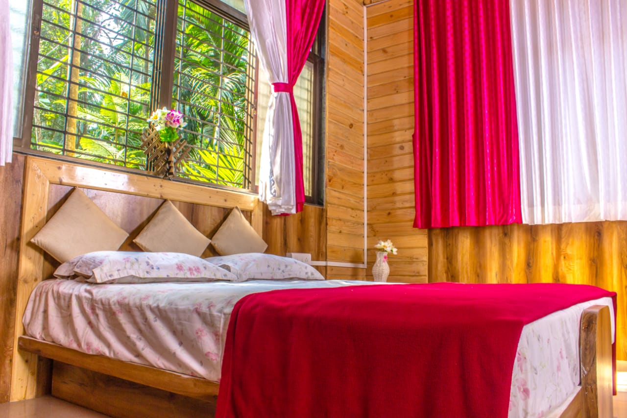 Royal Hut AC Room 1
