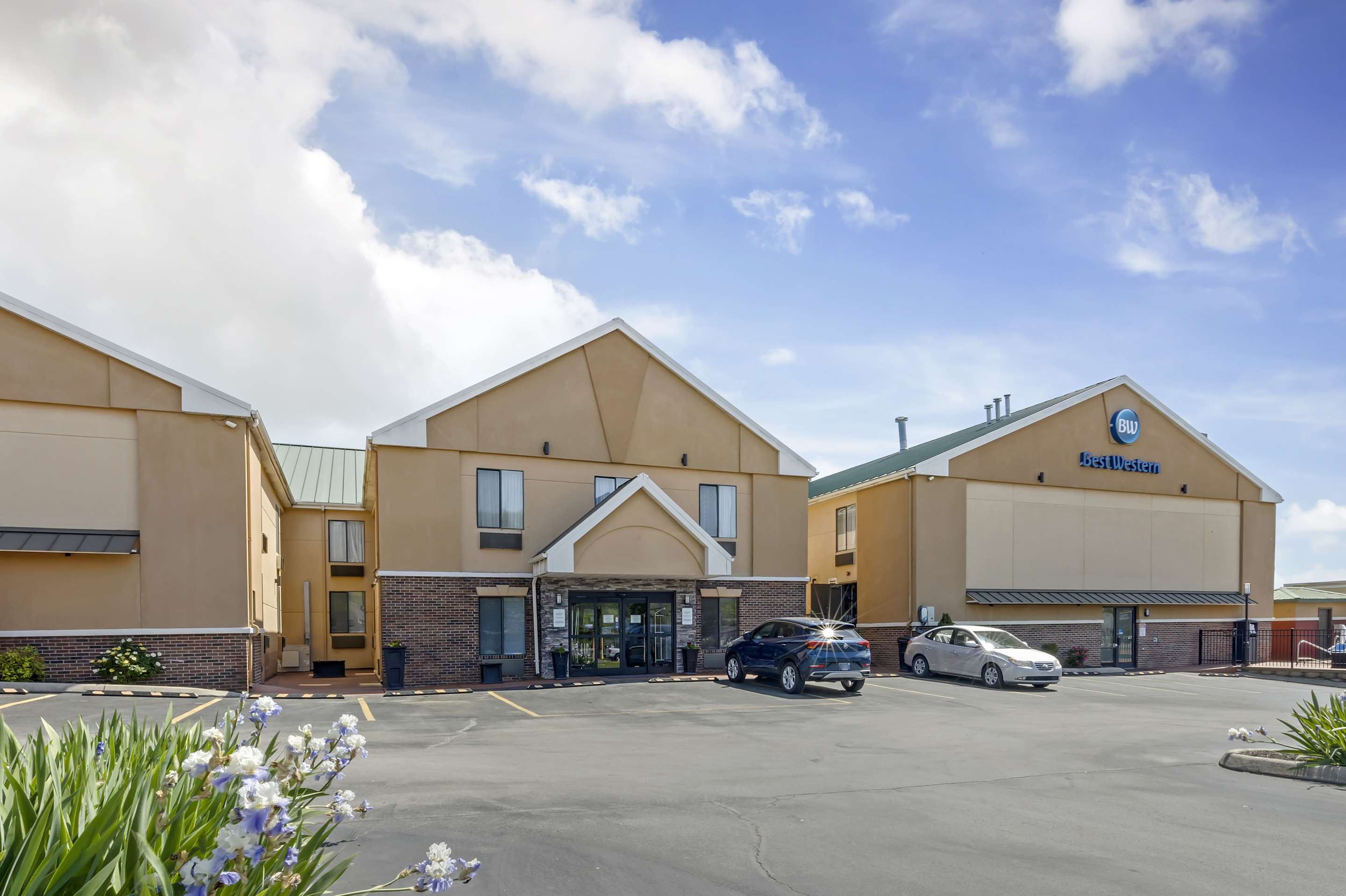 Best Western Kimball Inn - Tap to explore photos