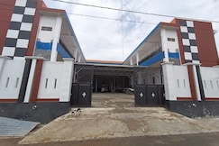 OYO 93774 Khaira Kos Dan PenginapanNearYani Heahlerr, Tapin