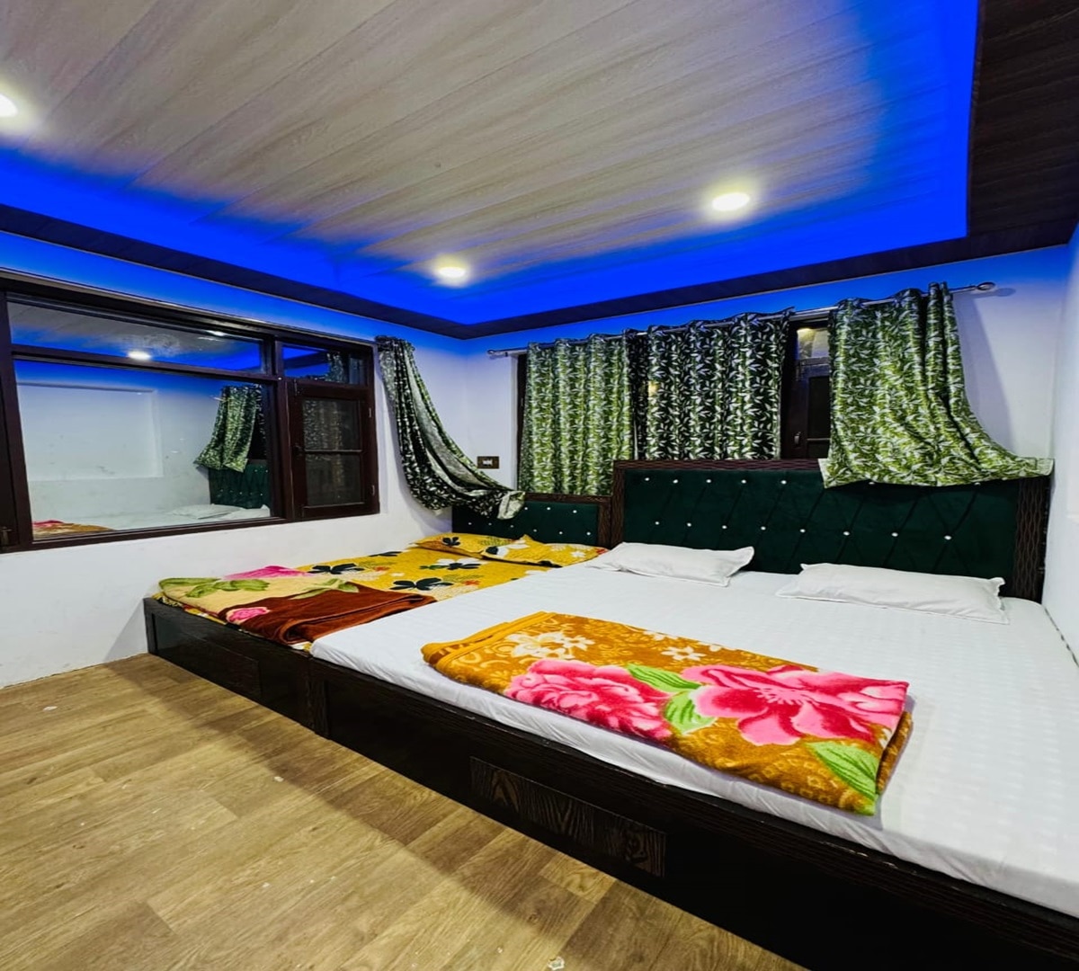 Gudoo Paying Guest House - Tap to explore photos