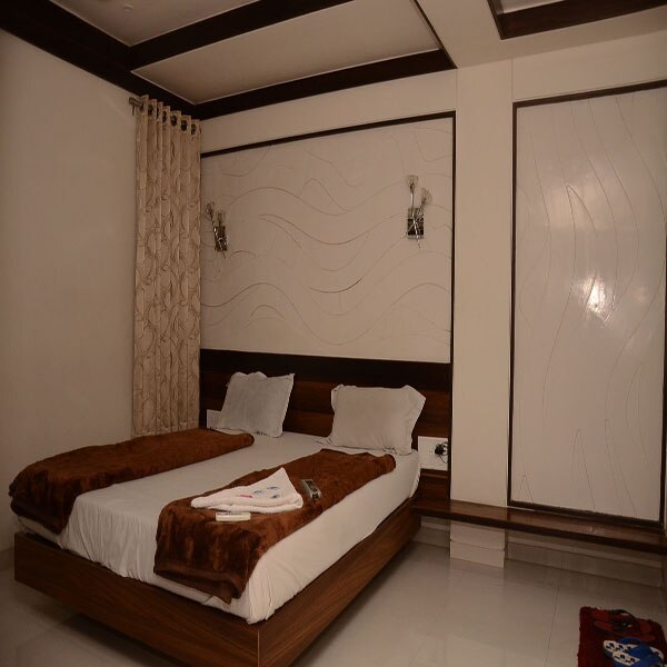 Hotel Comfort Surat Inr 409 Off 1 3 5 0 Hotel Price