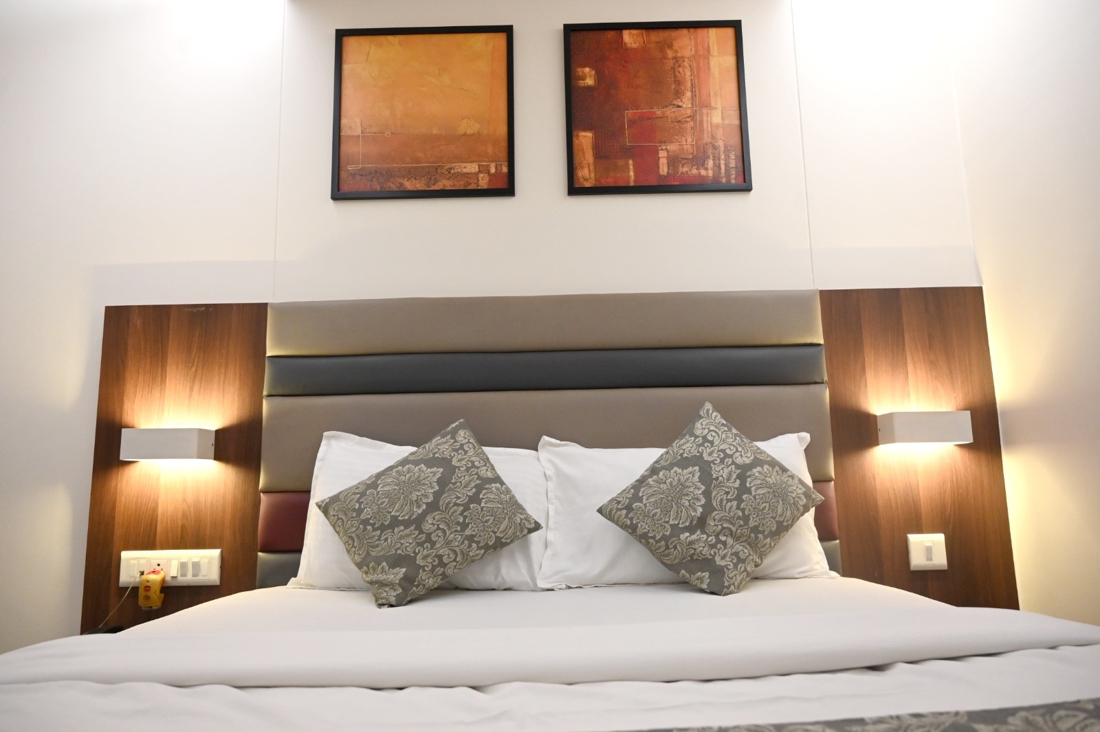 Hotel Regal Grand - Near International Airport - Tap to explore photos