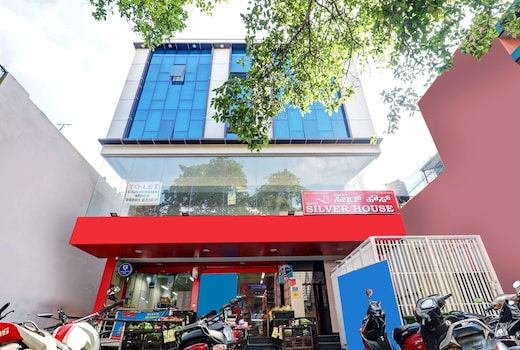 Hotel O Silver House Near Mantri Square Mall