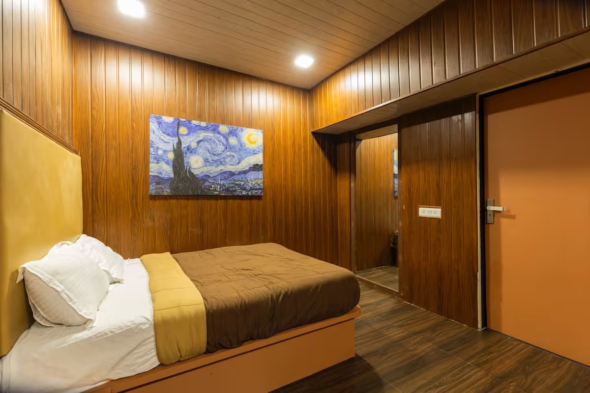 1BHK Suite for Big Groups - Tap to explore photos