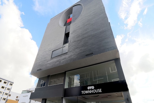 Super Townhouse Reva College University