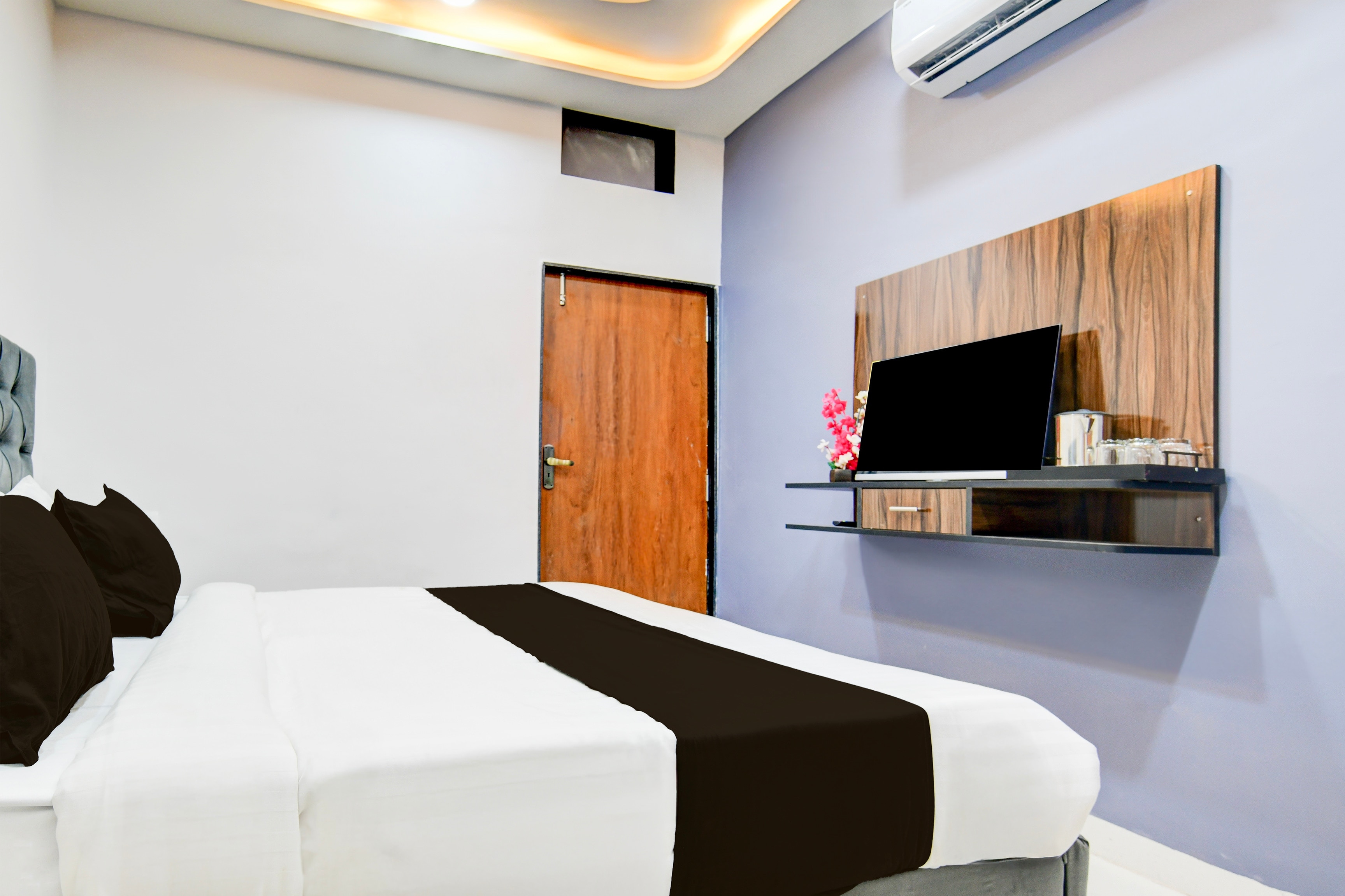 Hotel O D.V Near Medanta Hospital Indore - Tap to explore photos