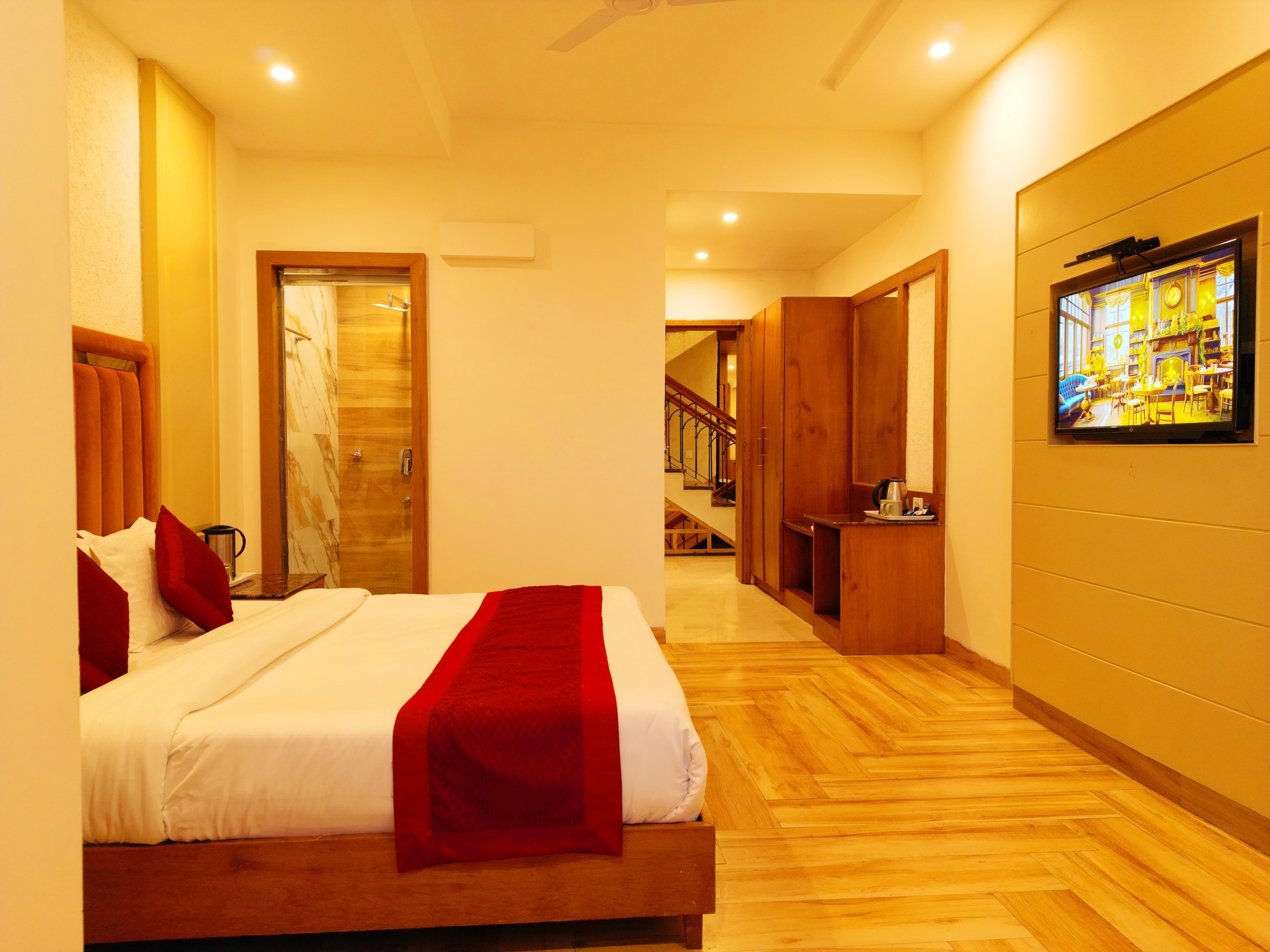 Hotel Luxury Inn Mussoorie By Stotrak Hospitality - Tap to explore photos