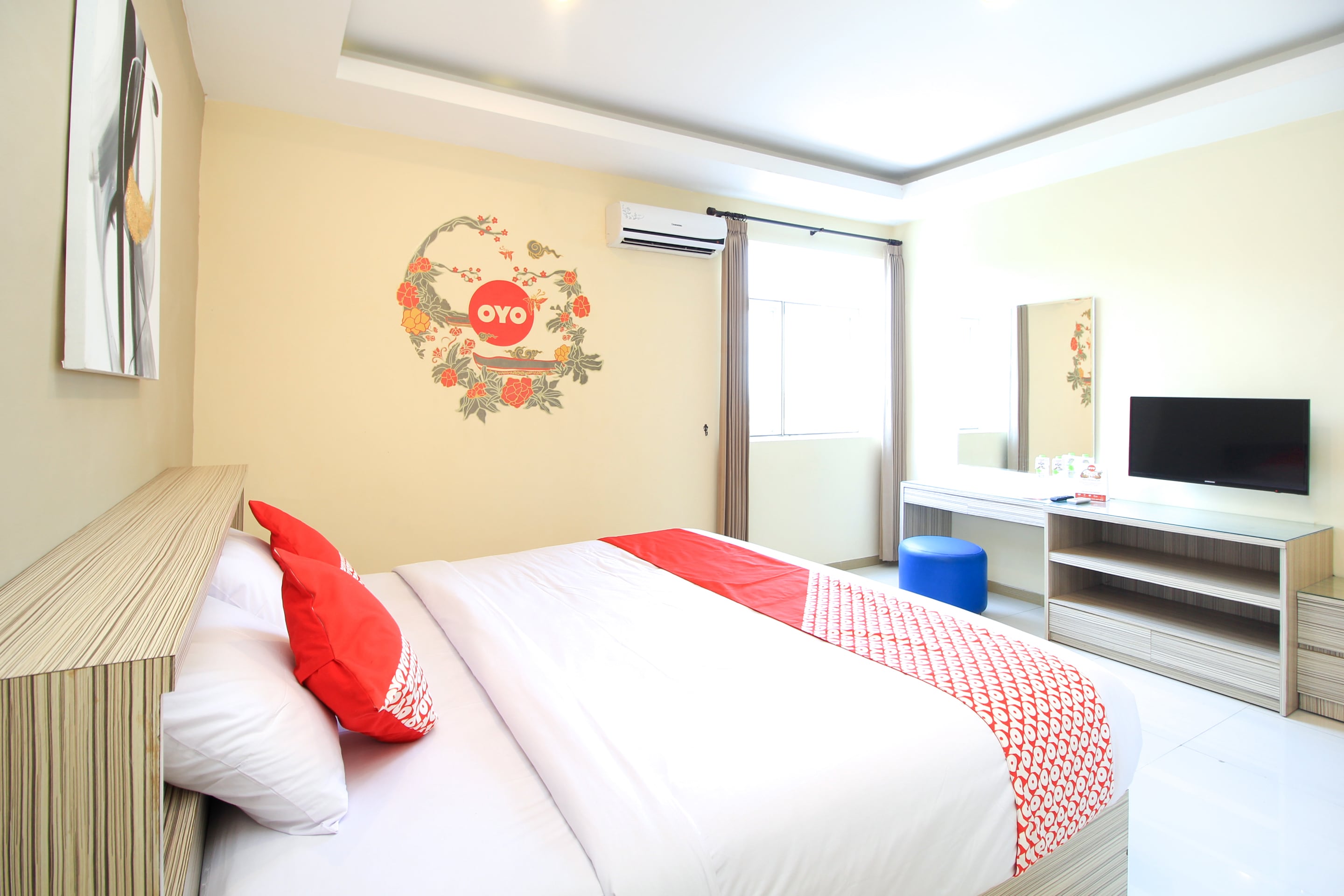 Super OYO Capital O 175 K-60 Residence - Tap to explore photos