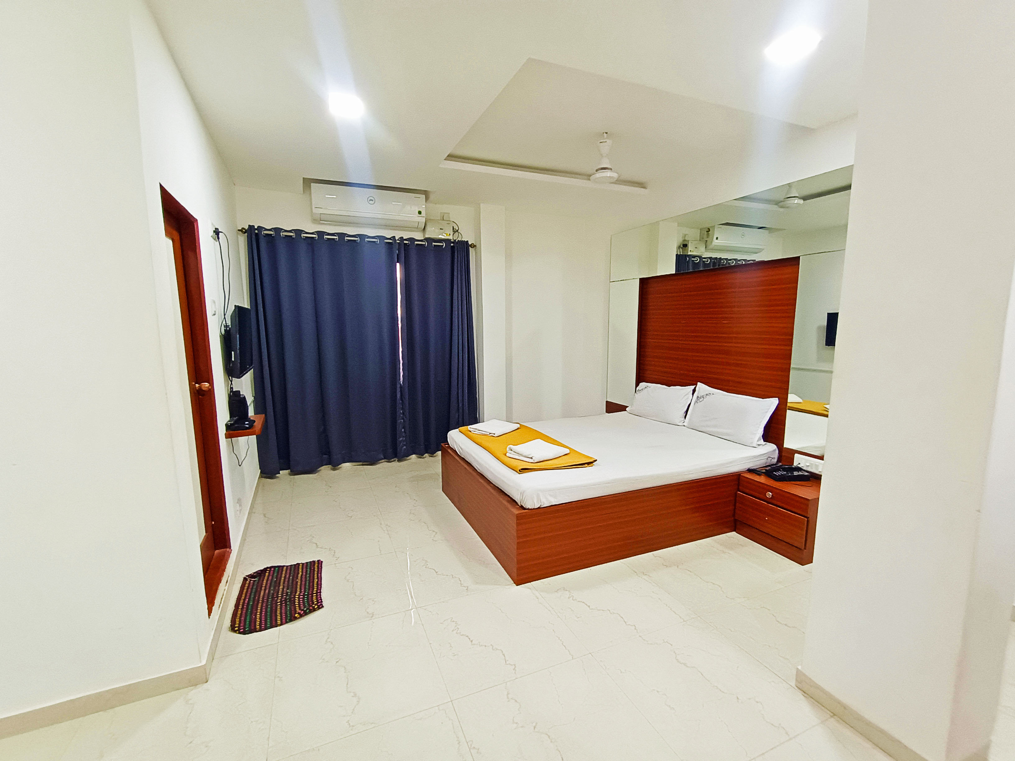 Hotel Mayura - Tap to explore photos