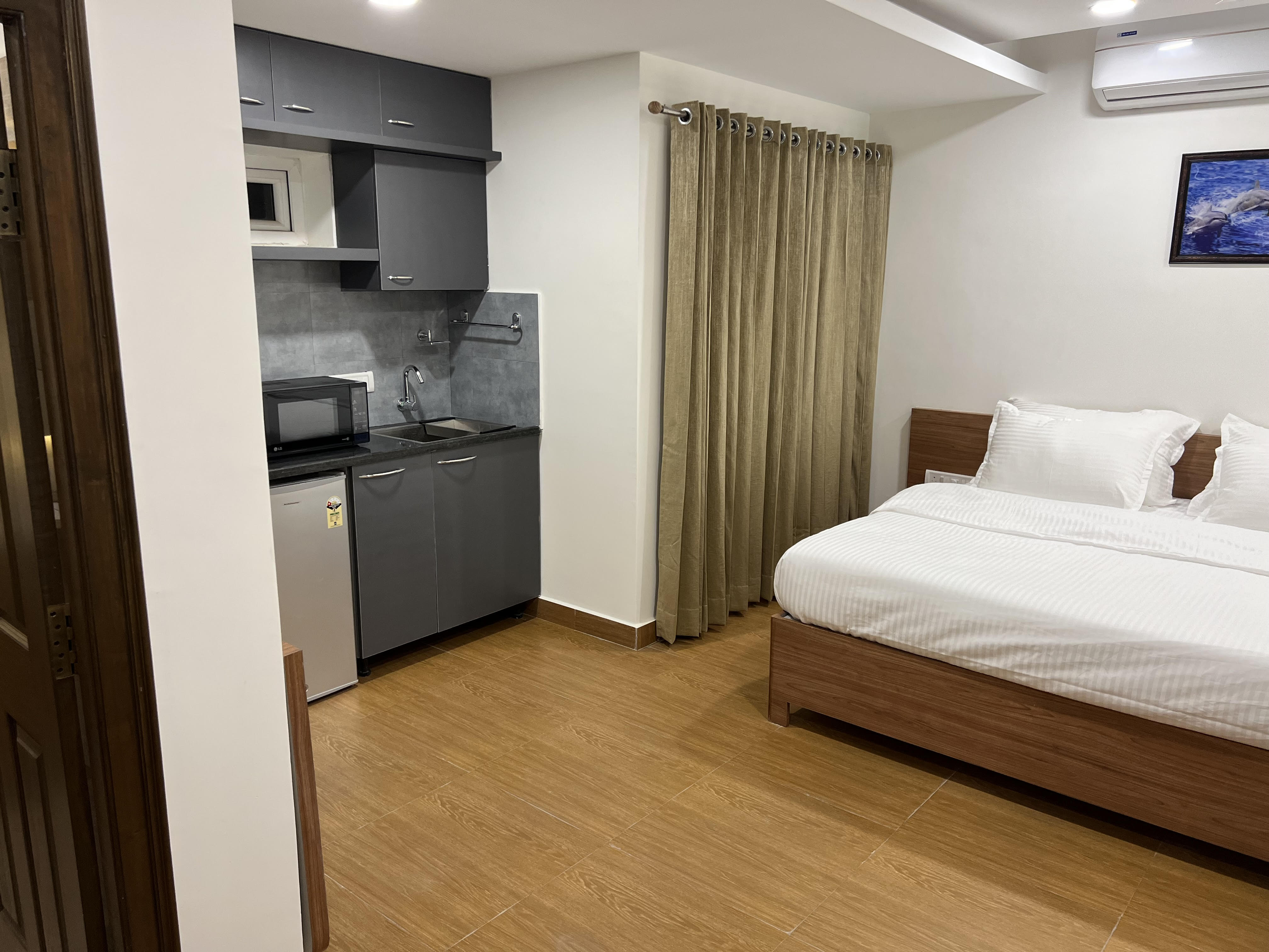 Palladium Luxury Suites Unit I - Tap to explore photos