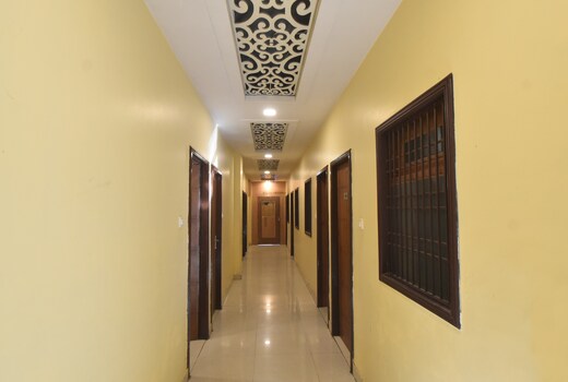 Hotel Maharaja Palace - 10 MTR from Railway station