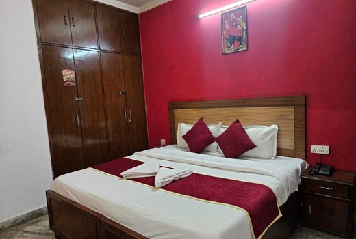 Hotel O Devom Inn Sector 16 Noida Metro Station