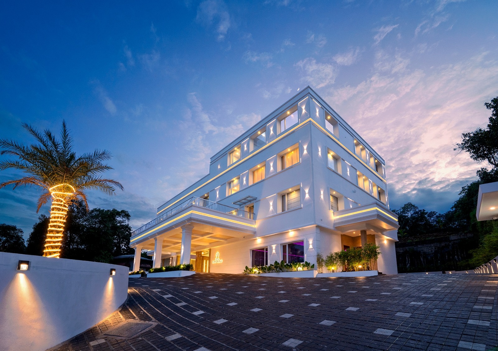 Hotel Grand Avenue - Tap to explore photos