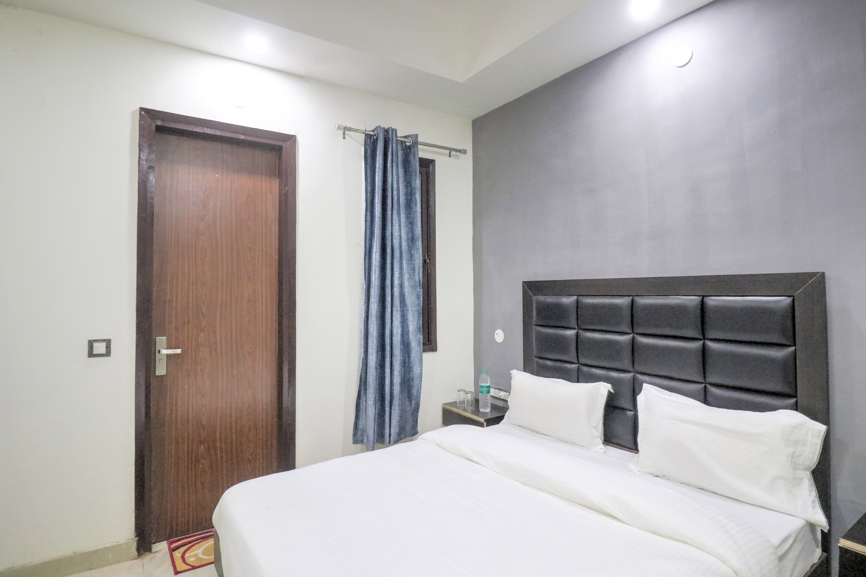 Collection O Mahavir Enclave Near Dashrath Puri Metro Station - Tap to explore photos