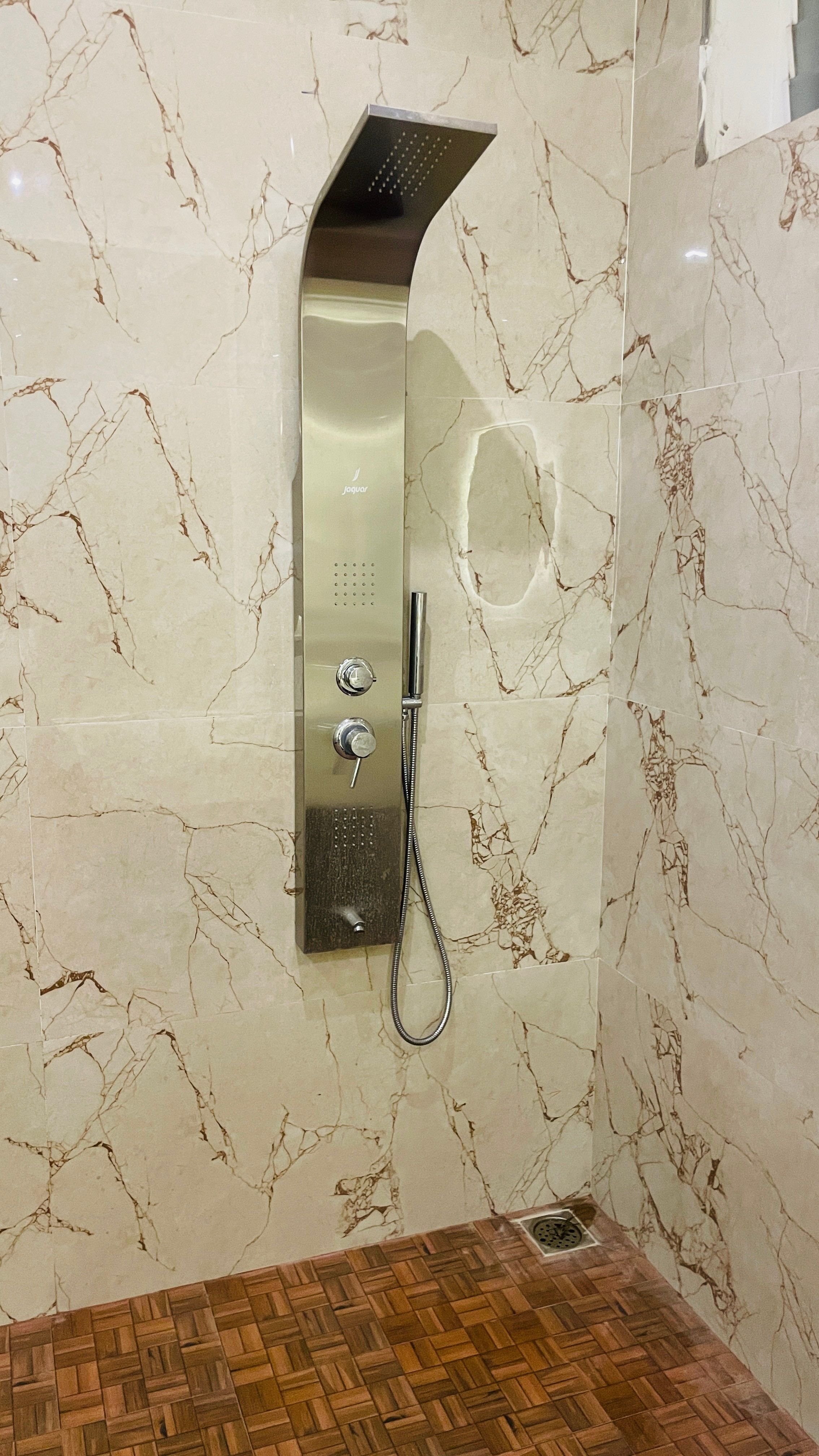 Auro studio home - Tap to explore photos