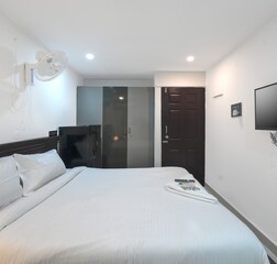 Hivee1 Room Living Non Ac