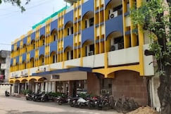 HOTEL MAYUR, Warora