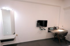 Palm Greens Suites & Banquet, Surat