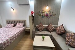 Urban Escape  Studio Retreat I By Aqqua Suites, Dadri