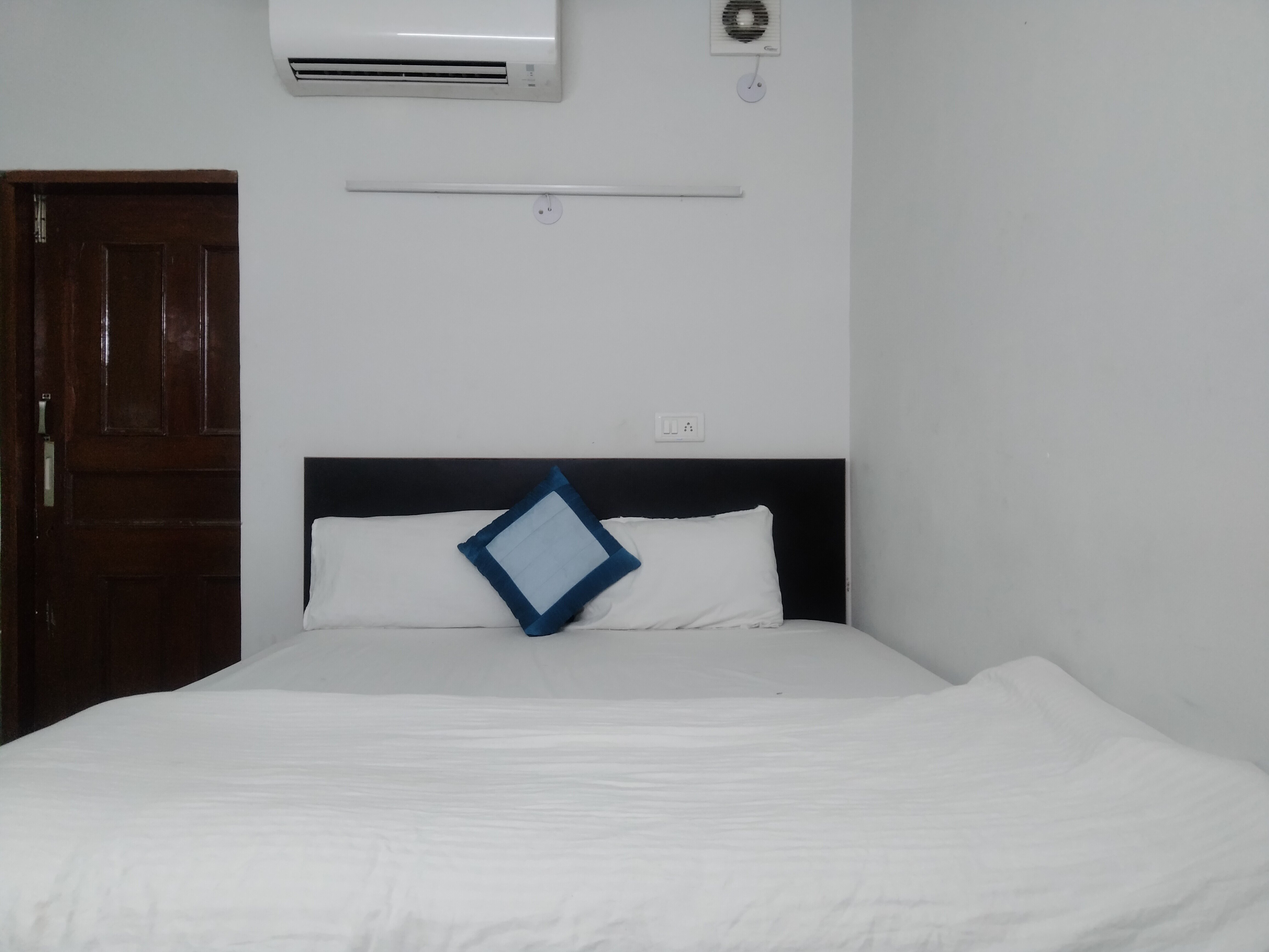 RR Inn Homestay | Rooms & Caretaker - Tap to explore photos