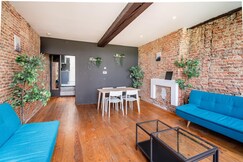 Riverfront Apartment for 9-Guests, Antwerp