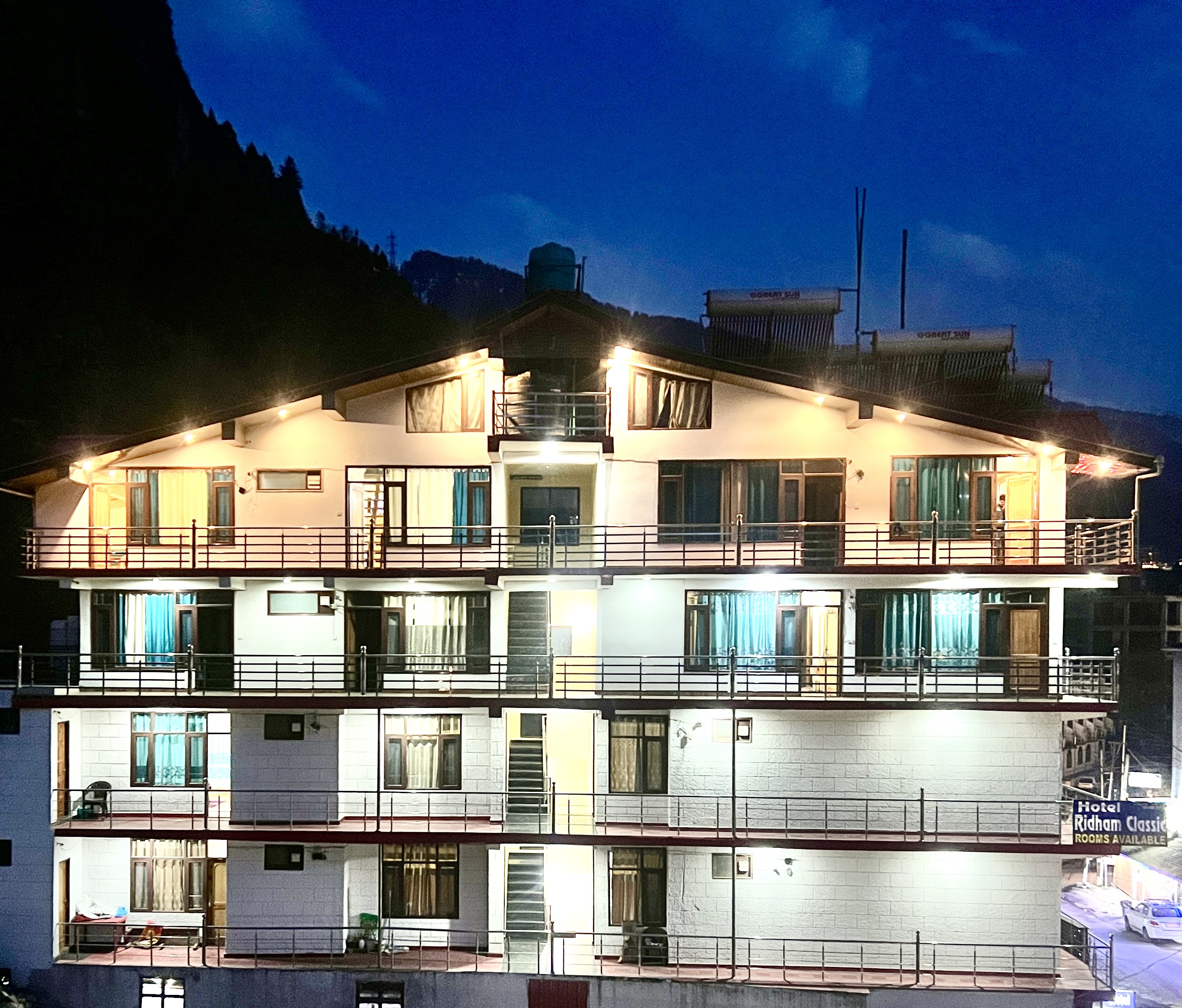 Hotel Ridham Classic - Tap to explore photos