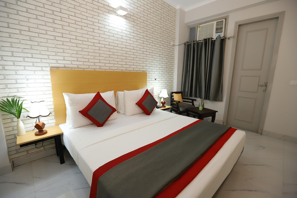 Hotel The Anvi Residency Sector 132 - Tap to explore photos