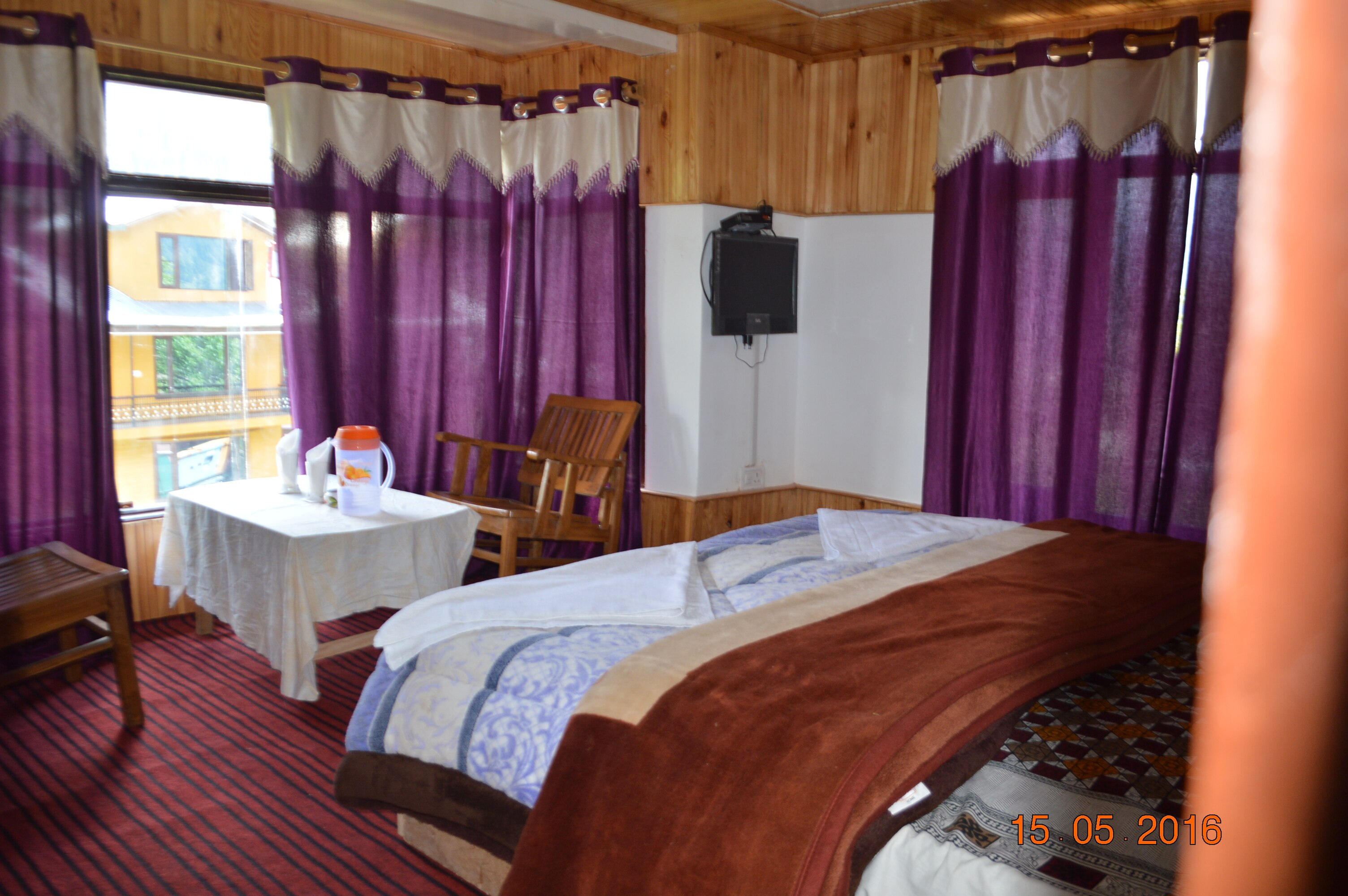 Hotel Pahalgam Hill - Tap to explore photos