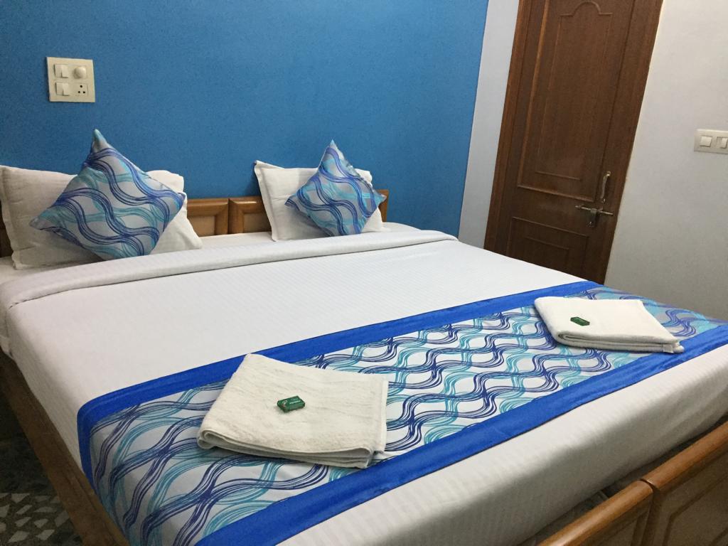 Richa paying guest house - Tap to explore photos