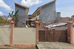 OYO 94023 Kost Stan, Ambon