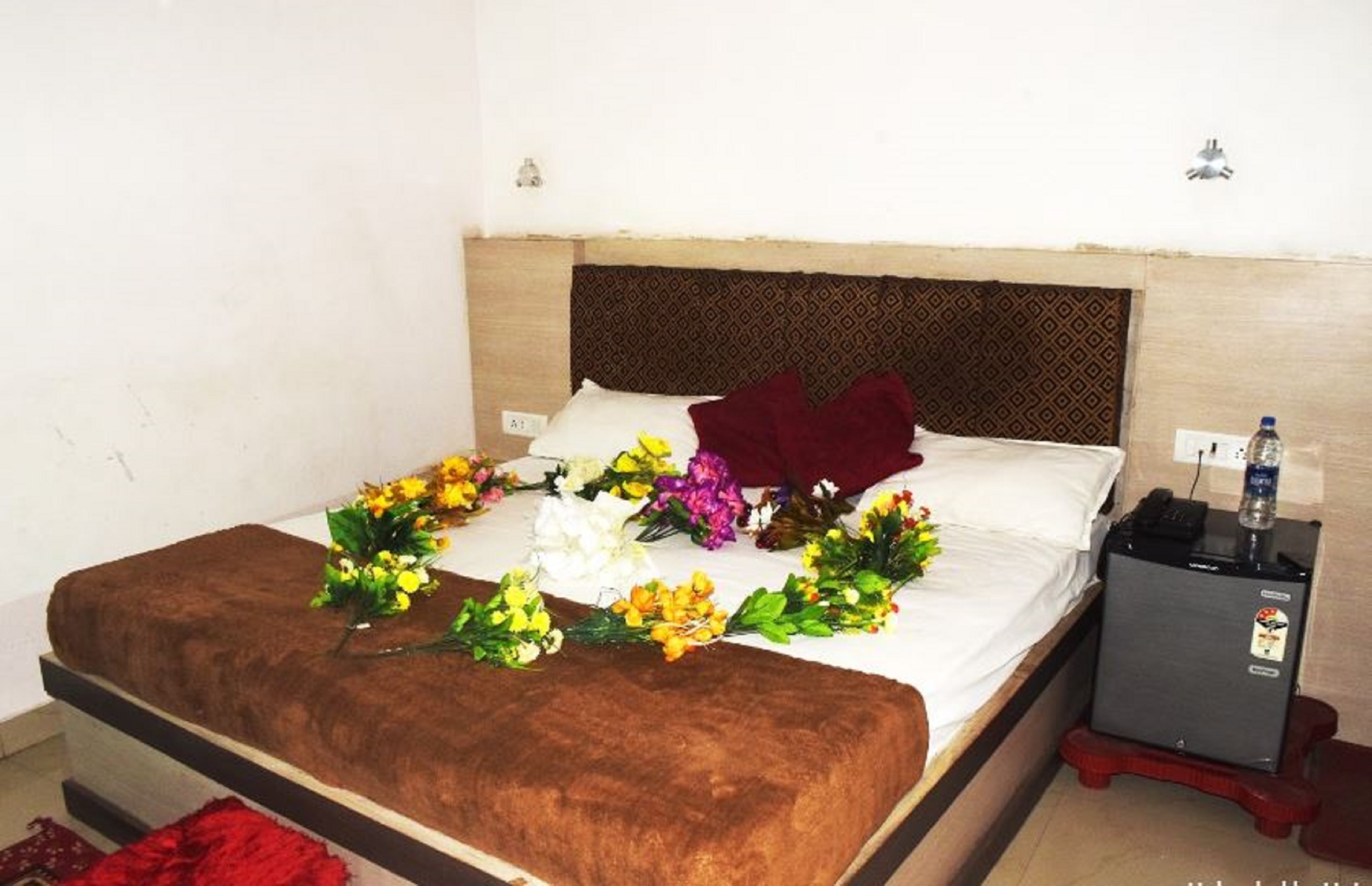 Satkar Hotel - Tap to explore photos