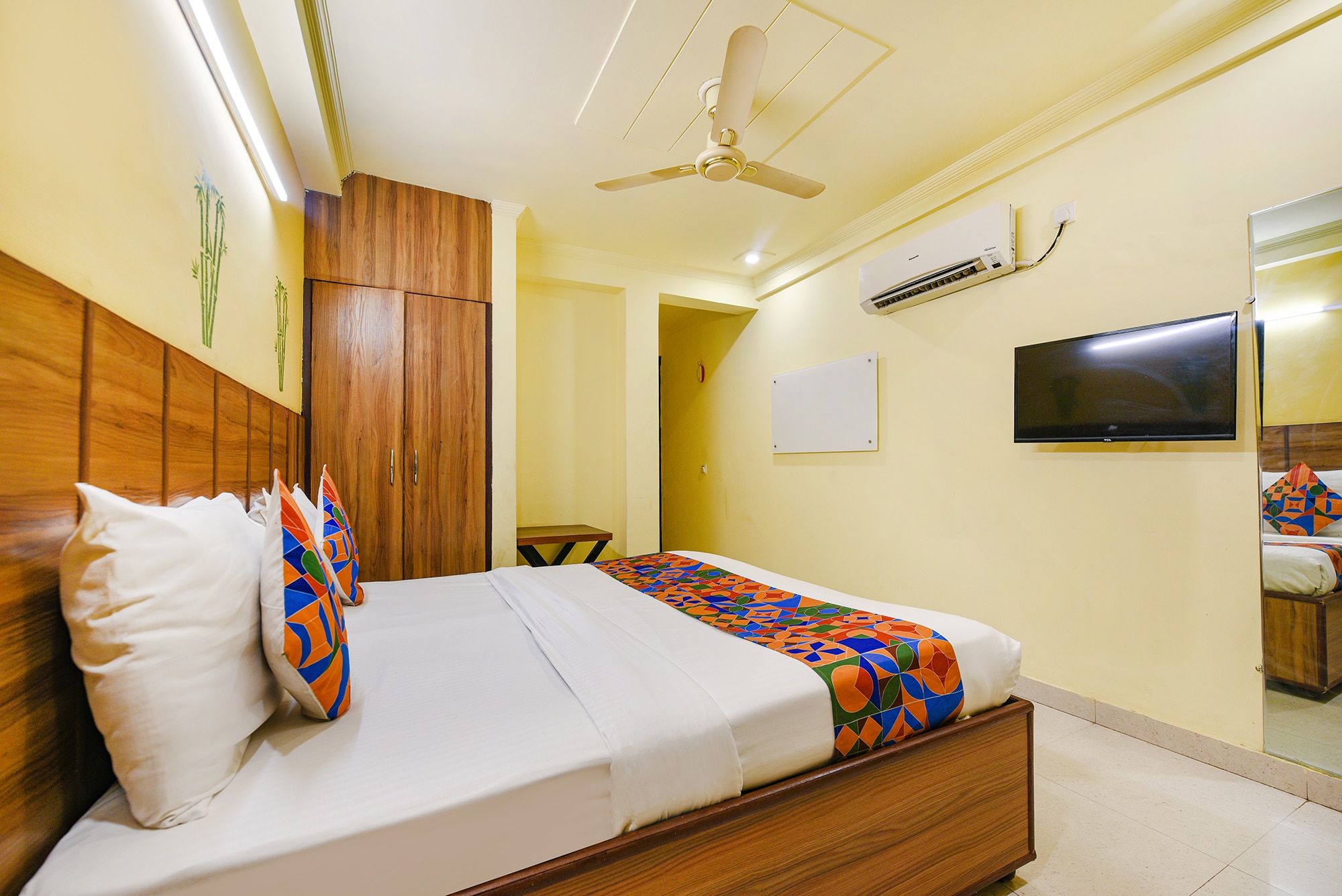 FabHotel Ishtara Auberge - Nr. Yashobhoomi Convention Centre - Tap to explore photos