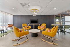 Spark by Hilton Grand Prairie, Erath
