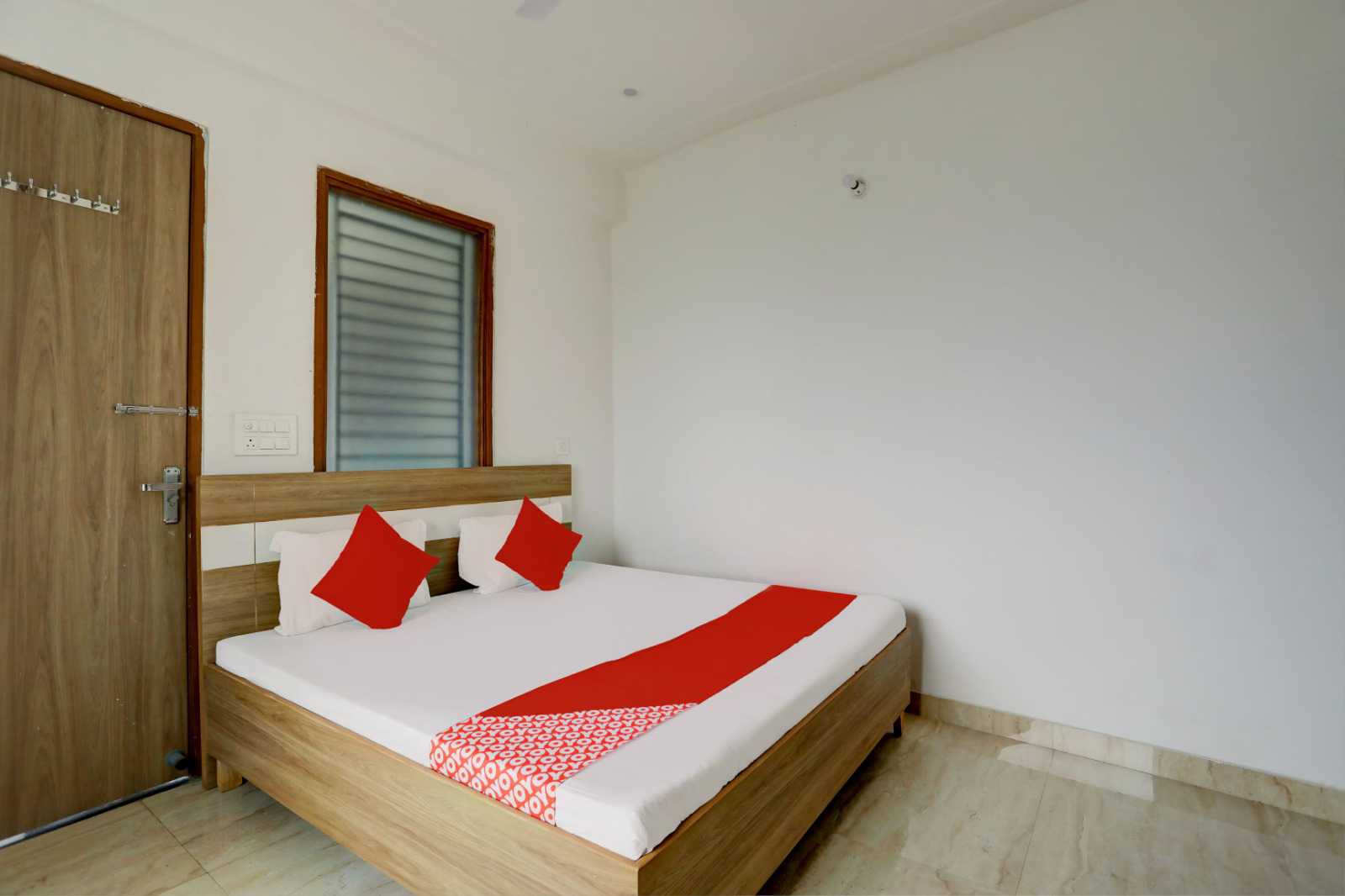 Hotel O Shaheed Bhagat Singh Inter College Formerly Wave Inn - Tap to explore photos