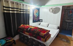 Queen Bedroom - 2