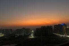 Serene GHAR Hourly Available, Greater Noida