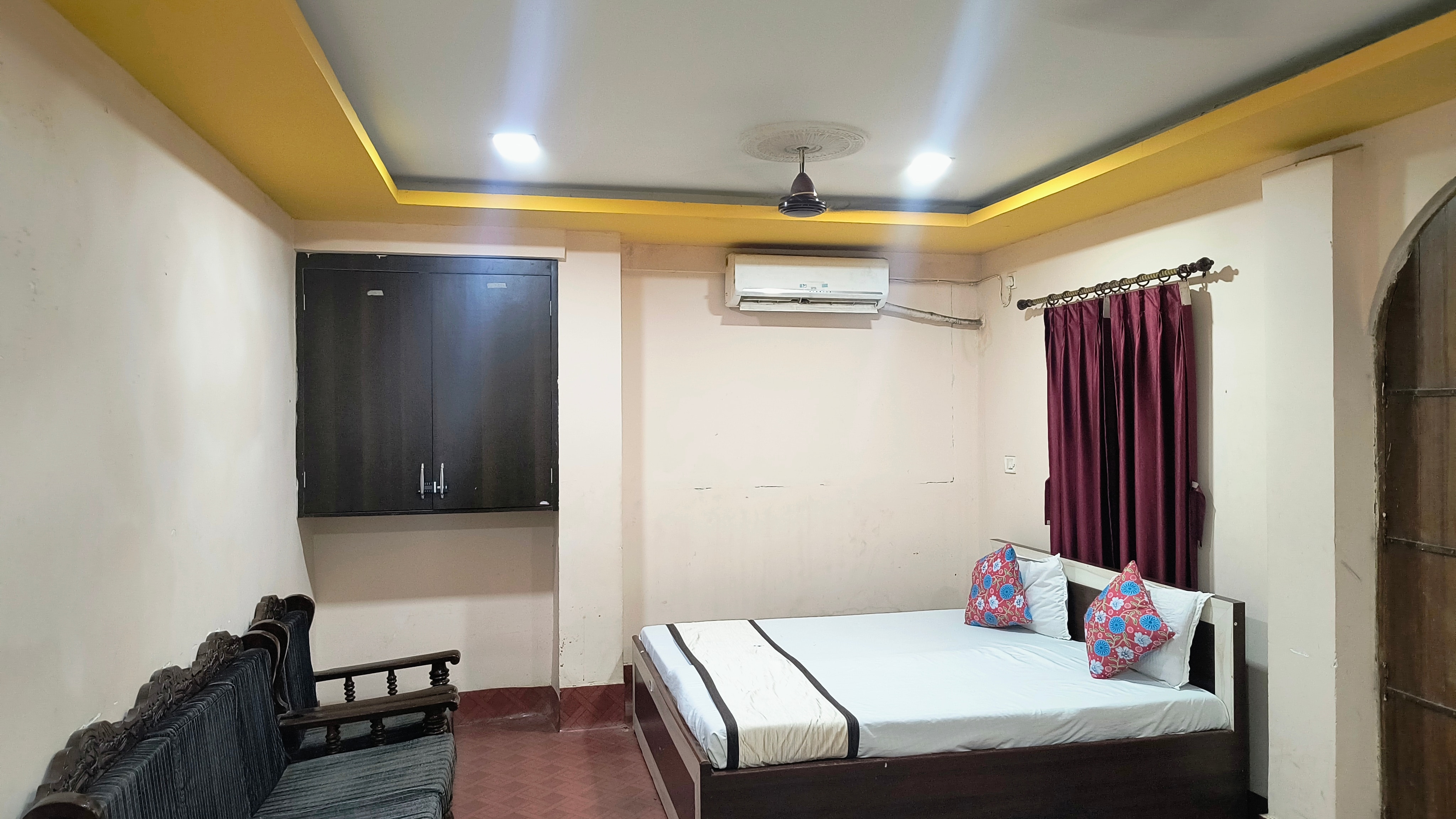 HOTEL ASHIRBAD DELUXE - Tap to explore photos