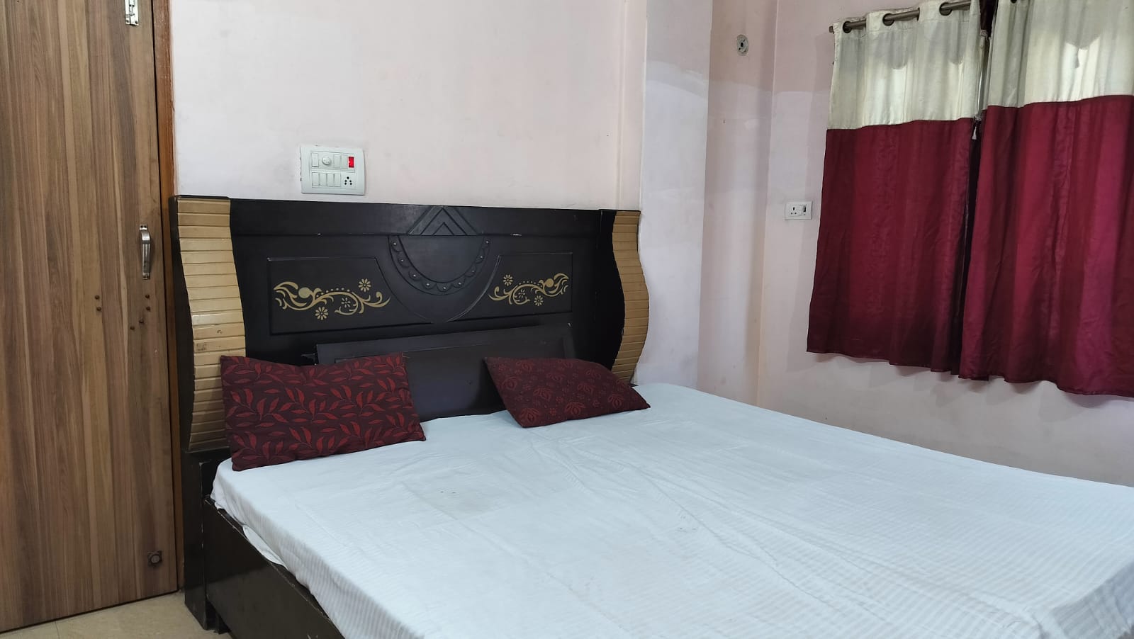 Vandana apartment - Tap to explore photos
