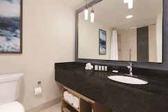 Embassy Suites by Hilton Monterey Bay-Seaside, Merced